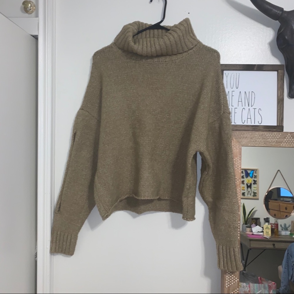 Kendall & Kylie turtleneck!